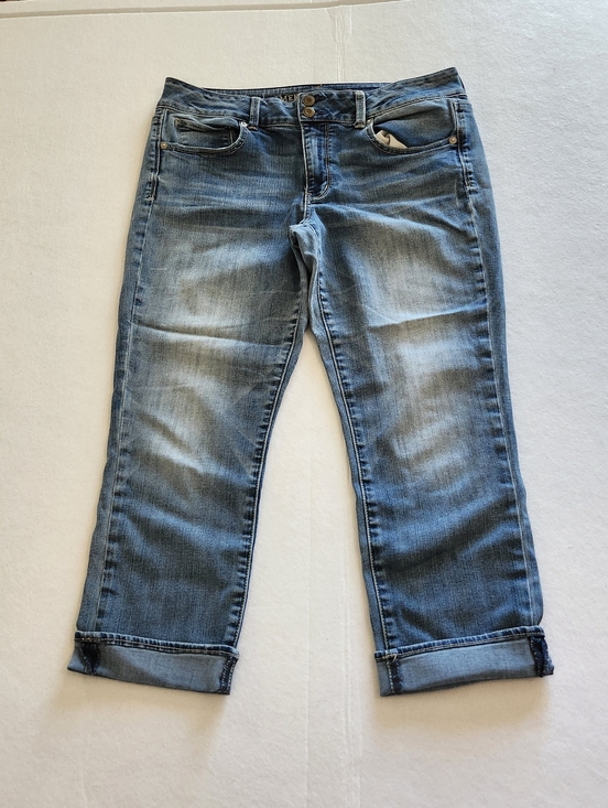 American Eagle Outfitters Denim - American Eagle Outfitters Light Blue Cropped Jeans with Cuffed Hems Size 12